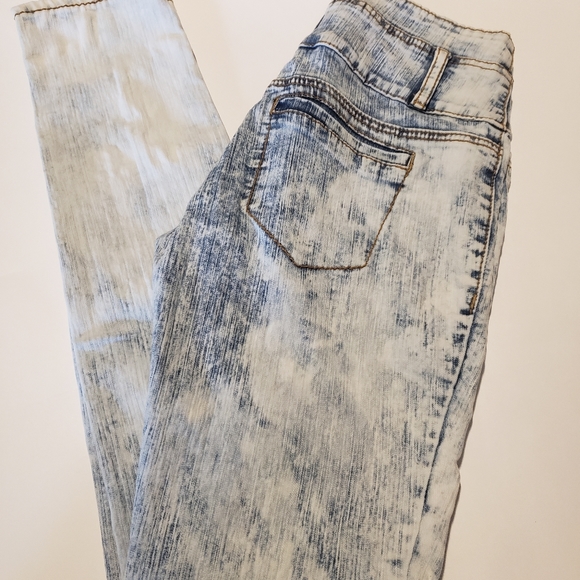 High Waist - Picture 3 of 5